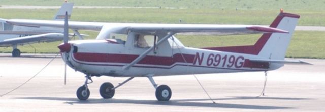 Cessna 152 (N6919G)