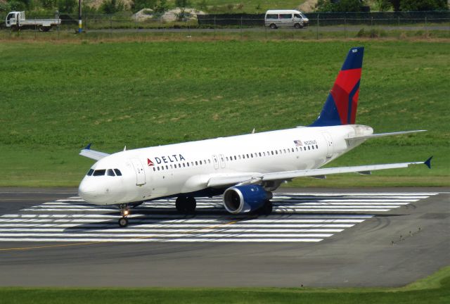 Airbus A320 (N325US)