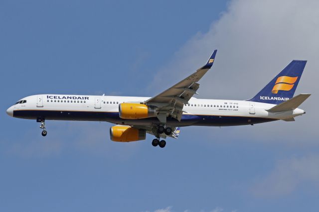 Boeing 757-200 (TF-FIO)