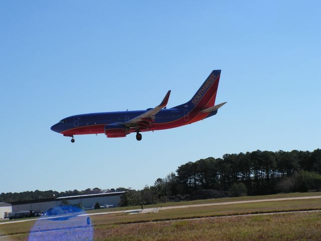 Boeing 737-700 (N7730A)