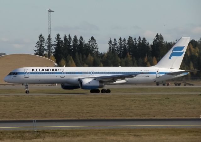 Boeing 757-200 (TF-FIO)