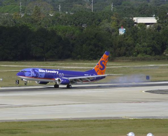 Boeing 737-800 (N807SY) - I dont believe Sun Country still owns this plane.