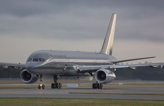 Boeing 757-200 (ANZ7571) - Heading off to McMurdo, Antarctica.