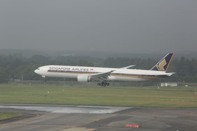 BOEING 777-300ER (9V-SWR)