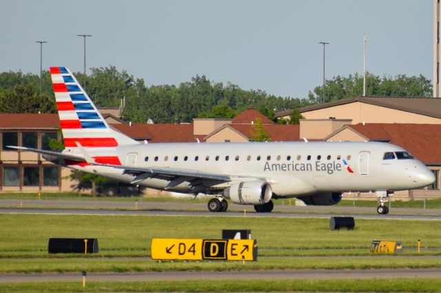 Embraer ERJ 175 (N101HQ) - Republic Airways ERJ-175LR (dba American Eagle Airlines) arriving into Buffalo (BUF) from Philadelphia (PHL)