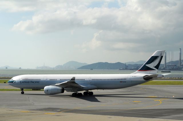 Airbus A330-300 (B-HLQ)