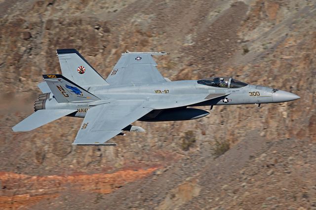 16-8867 — - Warhawk 300 cruising thru Rainbow Canyon