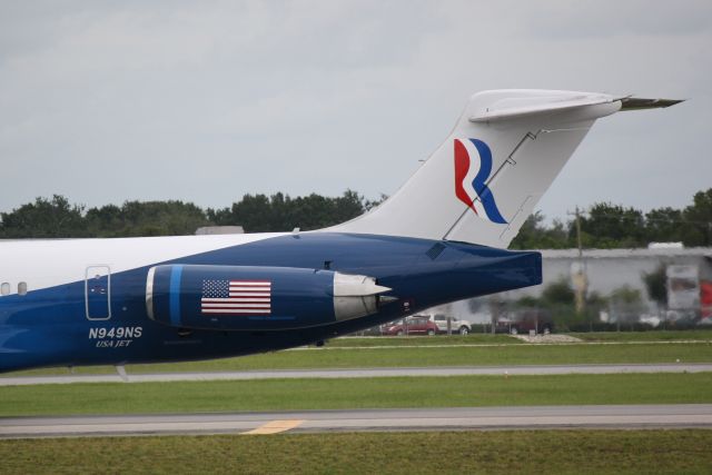McDonnell Douglas MD-83 (N949NS) - Republican Presidential Candidate Mitt Romney arrives at Sarasota-Bradenton International Airport