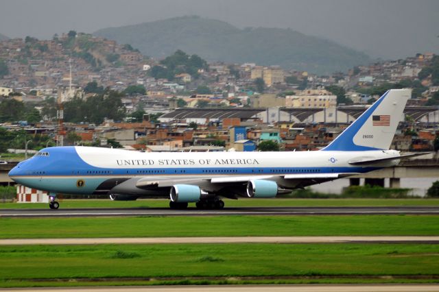 Boeing 747-200 (AWE28000)