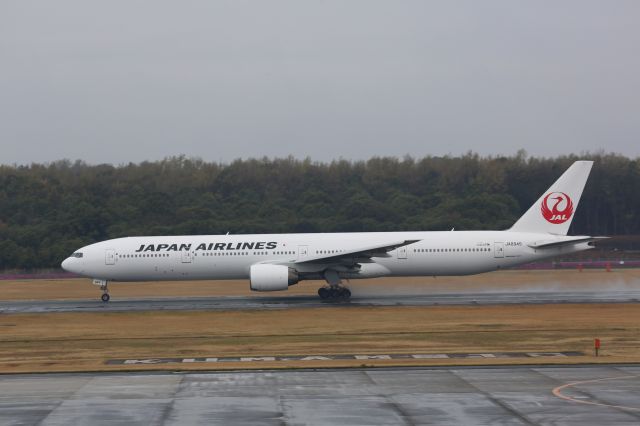 BOEING 777-300 (JA8945)