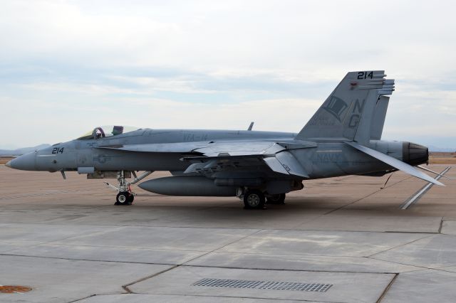 McDonnell Douglas FA-18 Hornet (16-6422)