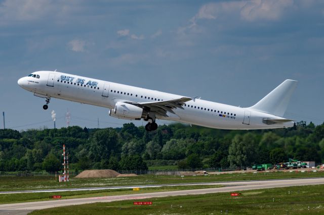 Airbus A321 (YR-NTS)