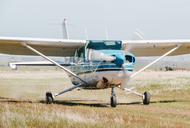 Cessna T207 Turbo Stationair 8 (N889AL)