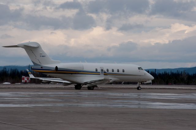 Bombardier Challenger 300 (C-GSUT)