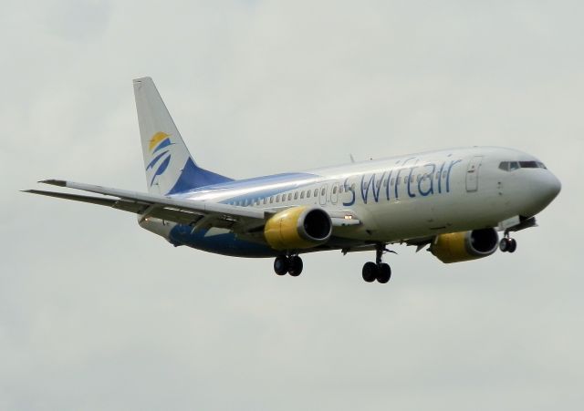 BOEING 737-400 (N440US)