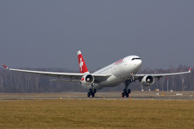 Airbus A330-200 (HB-IQG)