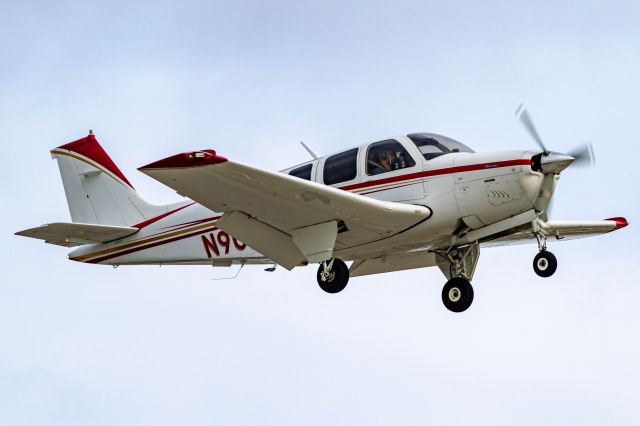 Beechcraft Bonanza (36) (N9072S)