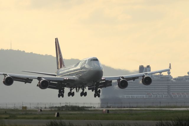 Boeing 747-200 — - A Virgin 747 about to touch down in Sangster, Montego Bay Jamaica.  A cruise ship departs port in the background.