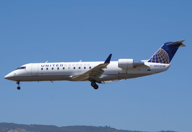 Canadair Regional Jet CRJ-200 (N932SW) - Short short final!