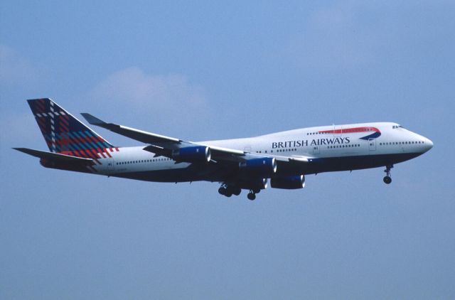 Boeing 747-400 (G-CIVZ) - Final Approach to Narita Intl Airport Rwy16R on 2000/08/29