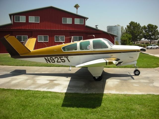 Beechcraft 35 Bonanza (N925T)
