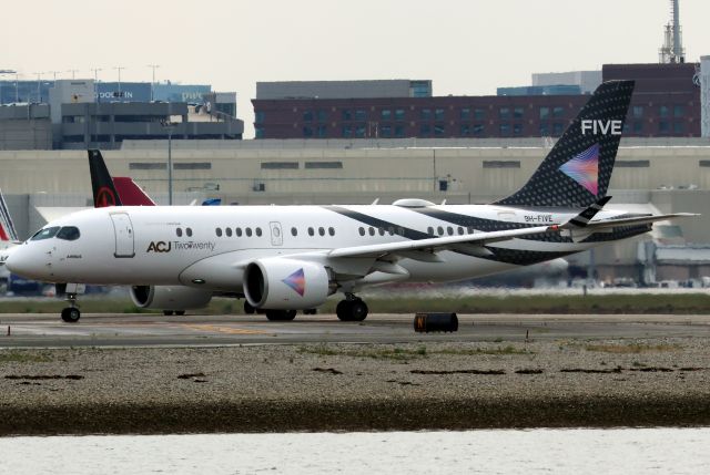 Airbus A220-100 (9H-FIVE)