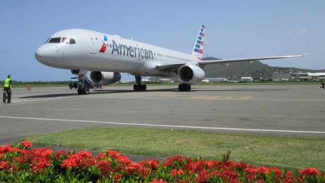 Boeing 757-200 (N176AA)