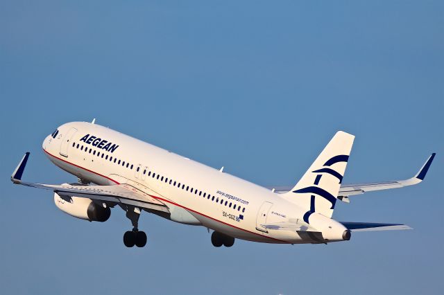 Airbus A320 (SX-DGZ)