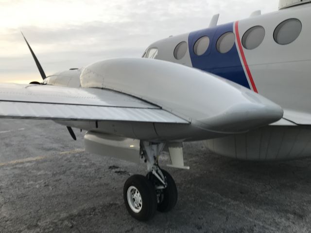 Beechcraft Super King Air 300 (N218Q)