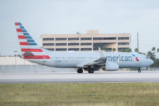 Boeing 737-800 (N873NN)