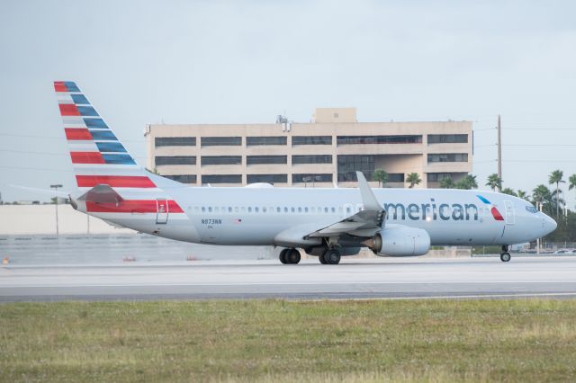 Boeing 737-800 (N873NN)