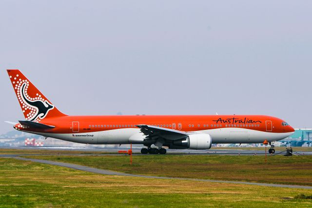 BOEING 767-300 (VH-OGK) - Photography in 2004