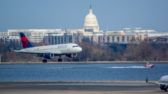 Airbus A320 — - Delta 737 landing at Ronald Reagan National Airport