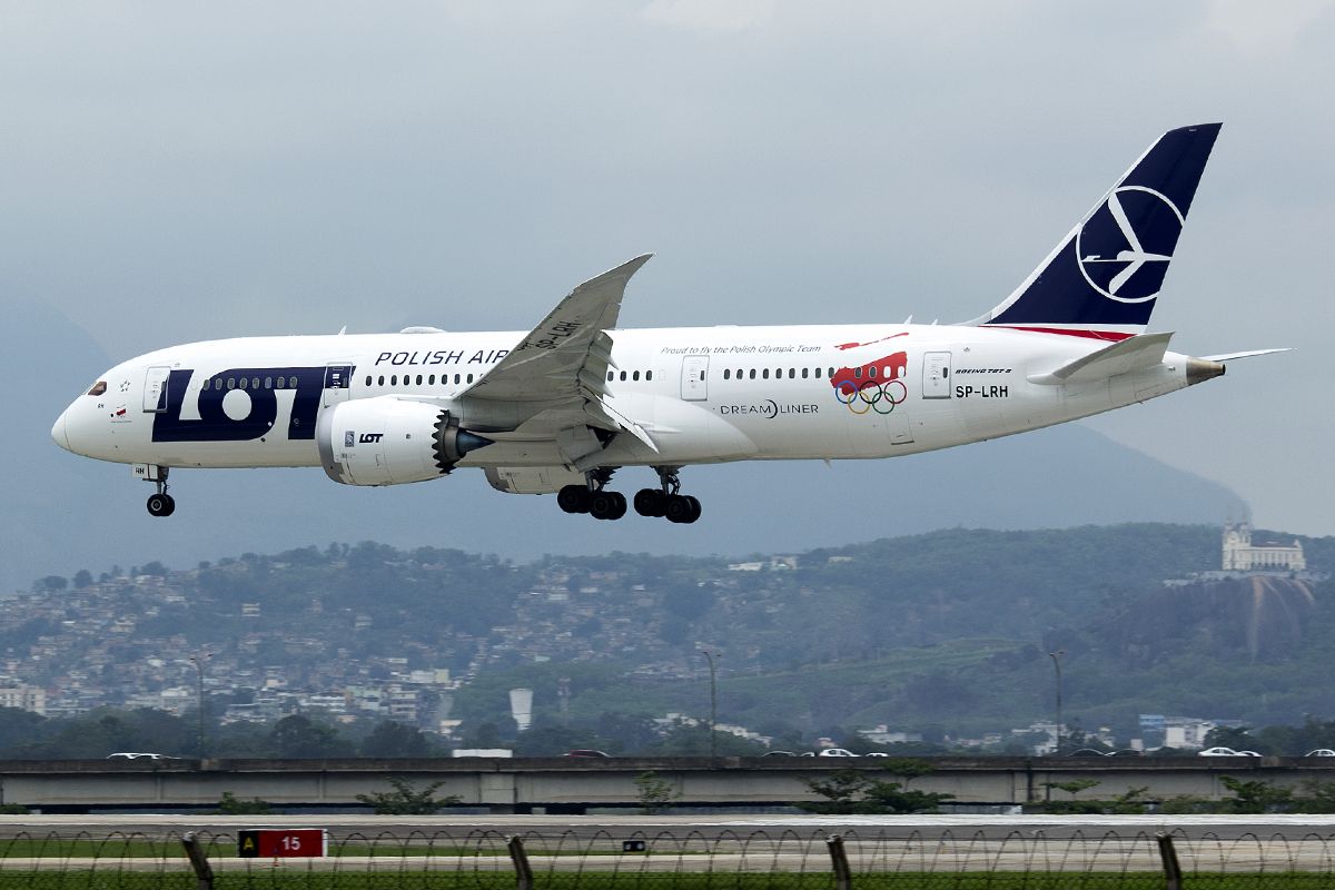 Boeing 787-8 (SP-LRH)