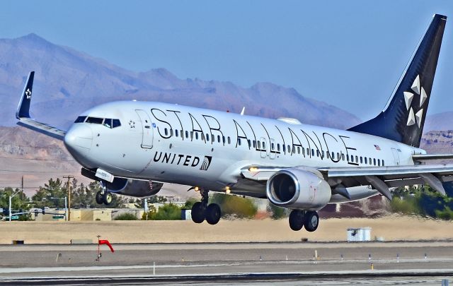 Boeing 737-800 (N26210) - N26210  Star Alliance (United Airlines) 1998 Boeing 737-824 C/N 28770 - Las Vegas - McCarran International (LAS / KLAS)br /USA - Nevada, November 3 , 2013br /Photo: Tomás Del Coro