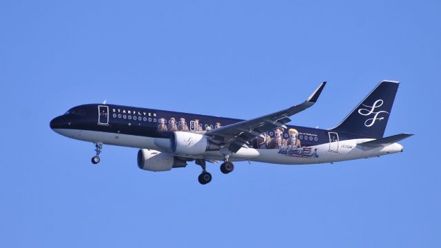 Airbus A320 (JA26MC) - 進撃の巨人 特別塗装機