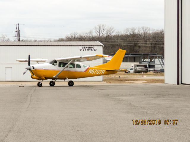 Cessna T210 Turbo Centurion (N6707R)