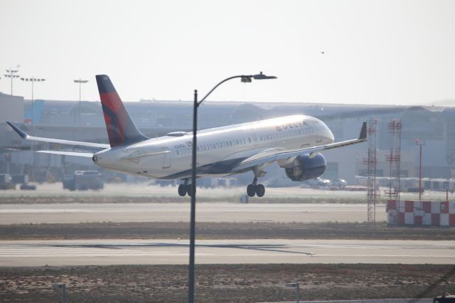 Airbus A220-300 (N309DU)