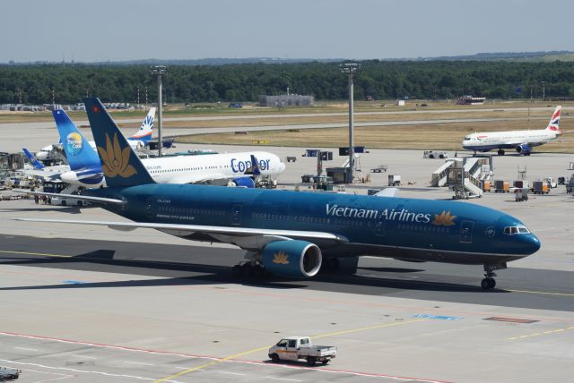 Boeing 777-200 (VNA-144) - Vietnam Airlines B777-26Ker