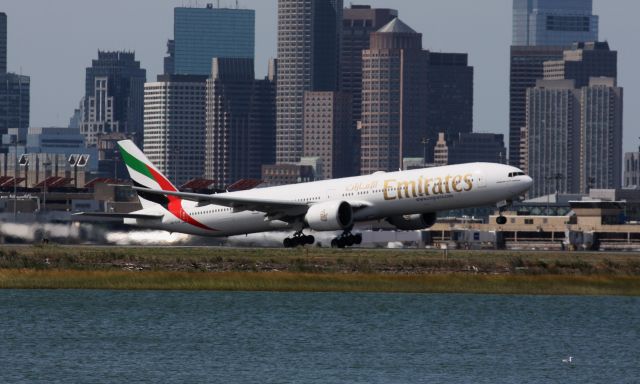 BOEING 777-300ER (A6-ECH)