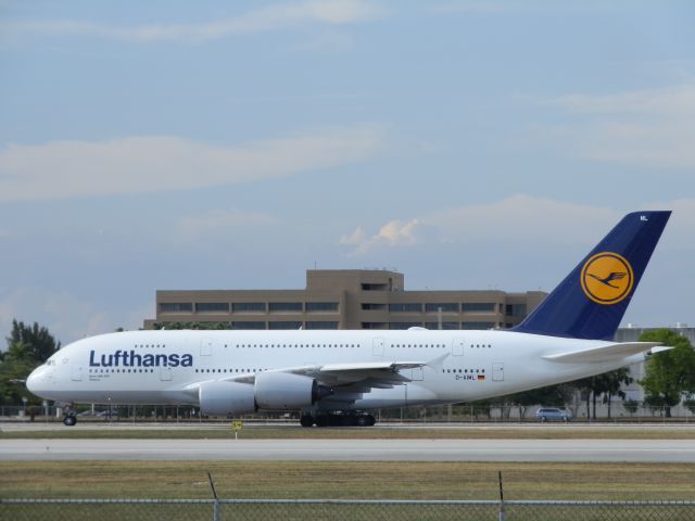 Airbus A380-800 (D-AIML)