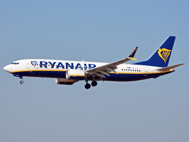 Boeing 737-800 (9H-VUS) - Landing on RWY22L