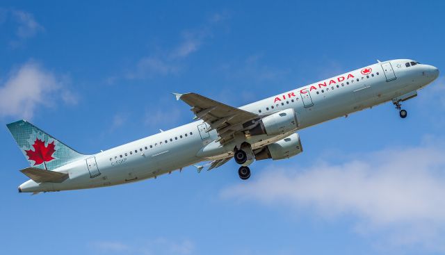 Airbus A321 (C-FGKP) - ACA64 climbs off runway 06L bound for Halifax
