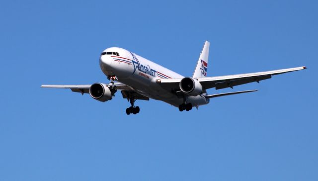 BOEING 767-300 (N373CM) - On final is this 1990 AmeriJet International Boeing 767-338 from the Winter of 2021.