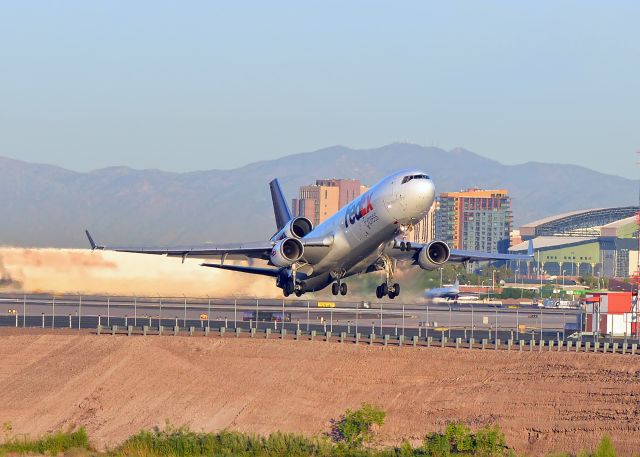 Boeing MD-11 (N574FE)