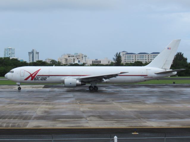 BOEING 767-300 (N219CY)