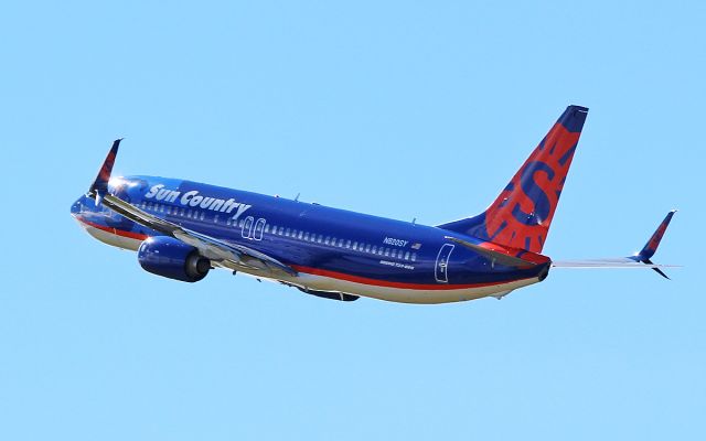 Boeing 737-800 (N820SY) - sun country b737-8 n820sy dep shannon 20/5/17.