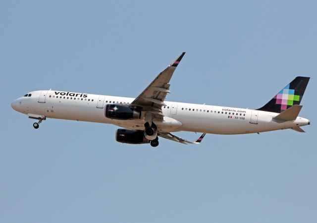 Airbus A321 (XA-VRB) - Volaris / Airbus A321-321 / MSN 7368 / XA-VRB / MMMX 03/2021