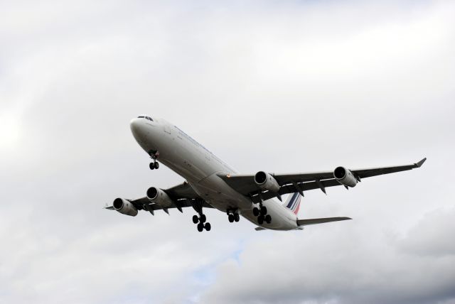 Airbus A340-300 (F-GLZR) - f-GLZR