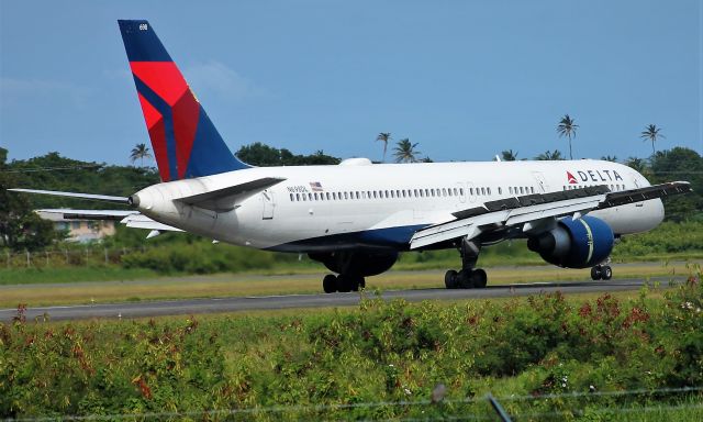 Boeing 757-200 (N698DL)